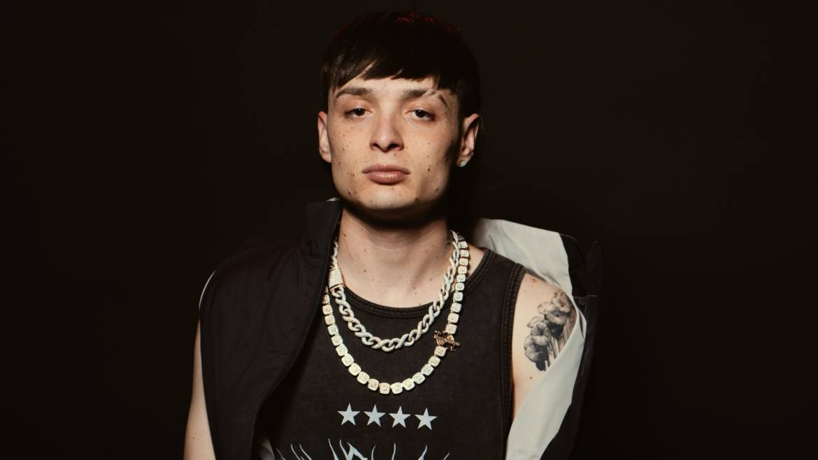 Polémica por video de Peso Pluma y su salud