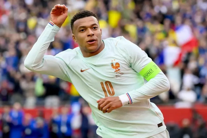 Kylian Mbappé lidera la victoria de Francia ante el Brasil de Carlo Ancelotti