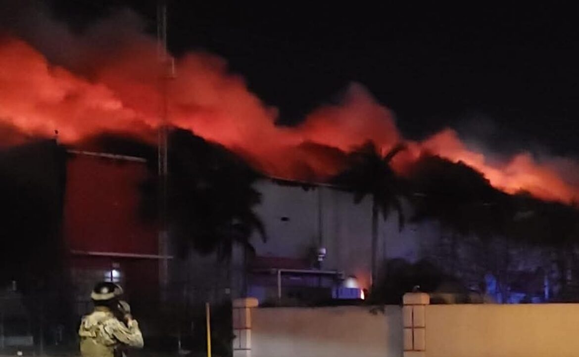 Controlan incendio en zona cercana a la refinería Olmeca en Tabasco