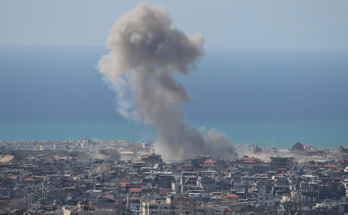 México urge a connacionales abandonar Líbano por conflicto en Medio Oriente