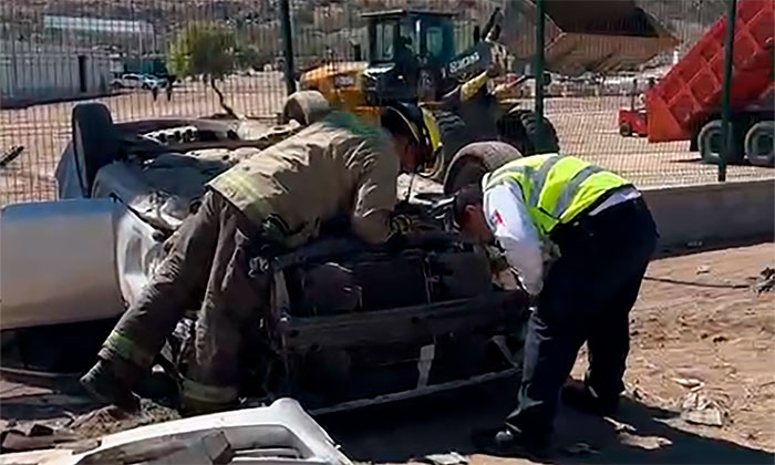 Deja volcamiento cinco lesionados en los límites del bulevar Mazón López y la carretera a Nogales