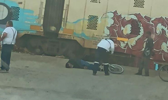Tren impacta a joven ciclista discapacitado en Empalme
