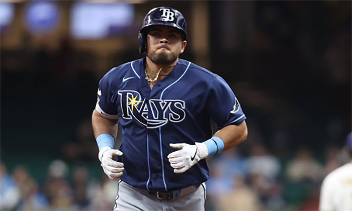 Luce Jonathan Aranda pese a derrota de Rays