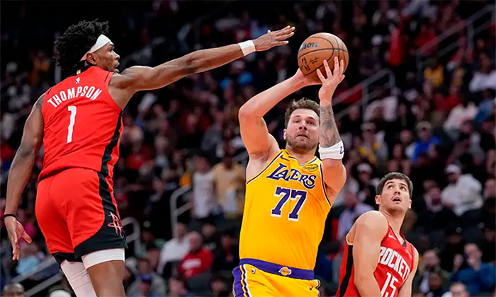 Lakers domina a Rockets por 124 a 116; Suma siete victorias al hilo