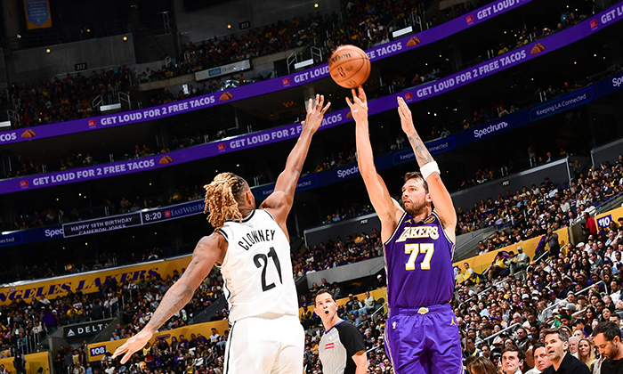 Lakers se impone 116 a 99 a Nets de Brooklyn