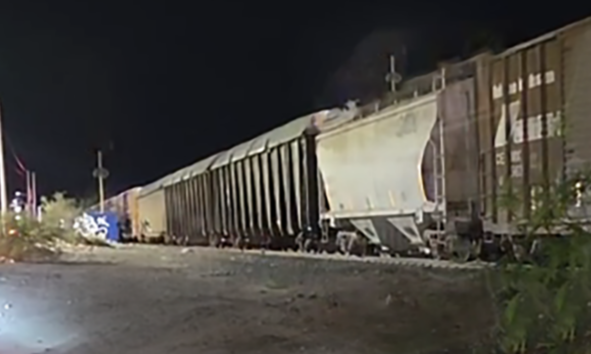 Golpea tren a hombre y sobrevive en la zona del vertedor de la presa