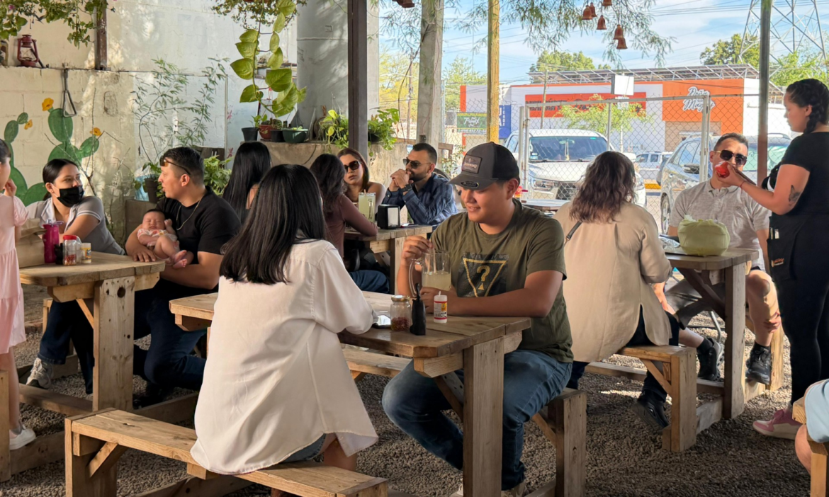 Disfrutan vacacionistas Corredor Gastronómico en San Pedro El Saucito