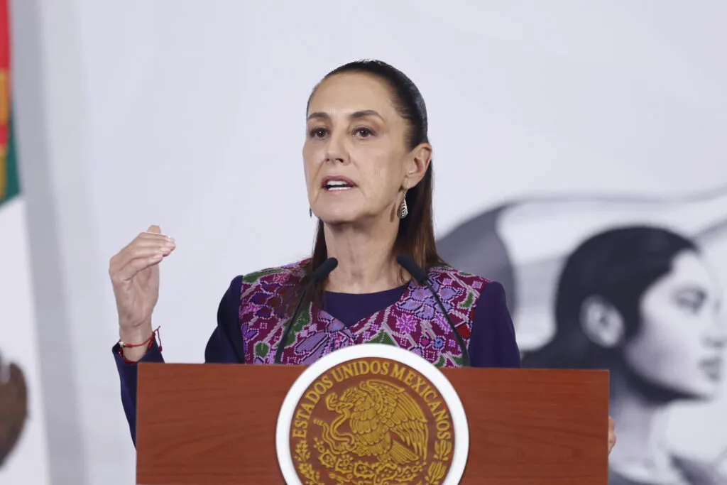 Sheinbaum alista agenda internacional en cumbre por la democracia en Barcelona