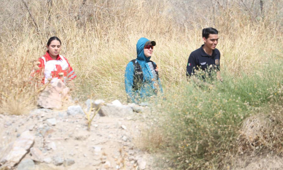 Elementos de Bomberos y Cruz Roja rescatan a cuatro personas del Cerro Bachoco