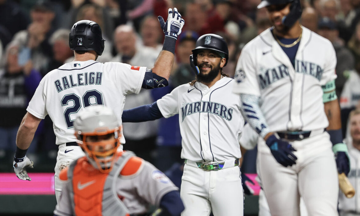 Marineros remonta y se impone a Astros