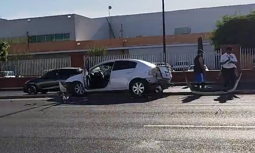 Choca contra auto y se da a la fuga en el bulevar Antonio Quiroga