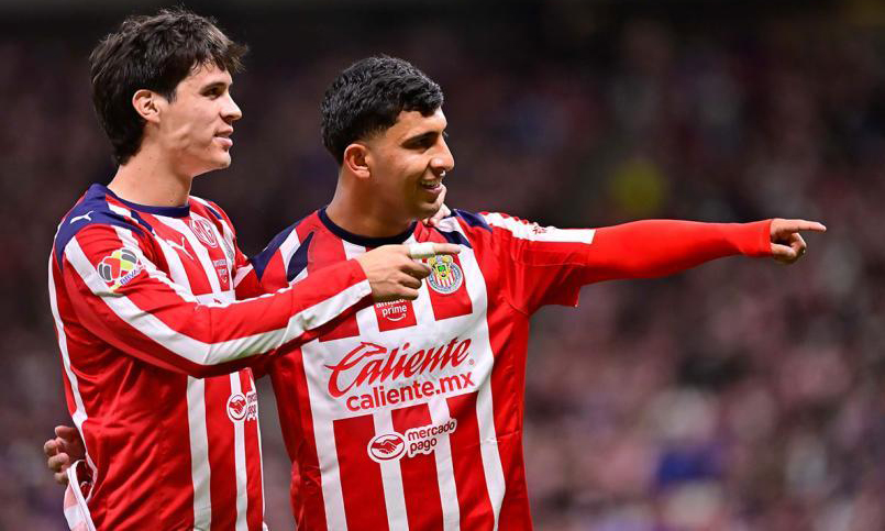 Golea Chivas a Puebla y se mantiene como líder