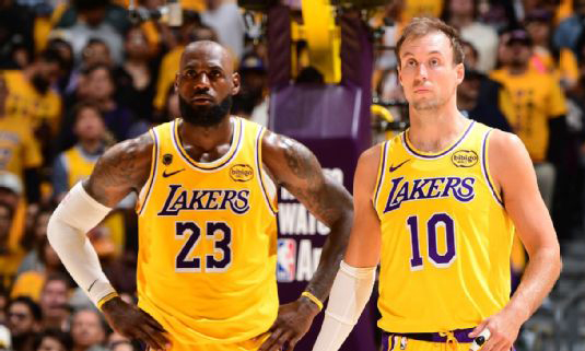 Lakers se impone por 107-98 a Rockets al iniciar la ronda de playoffs