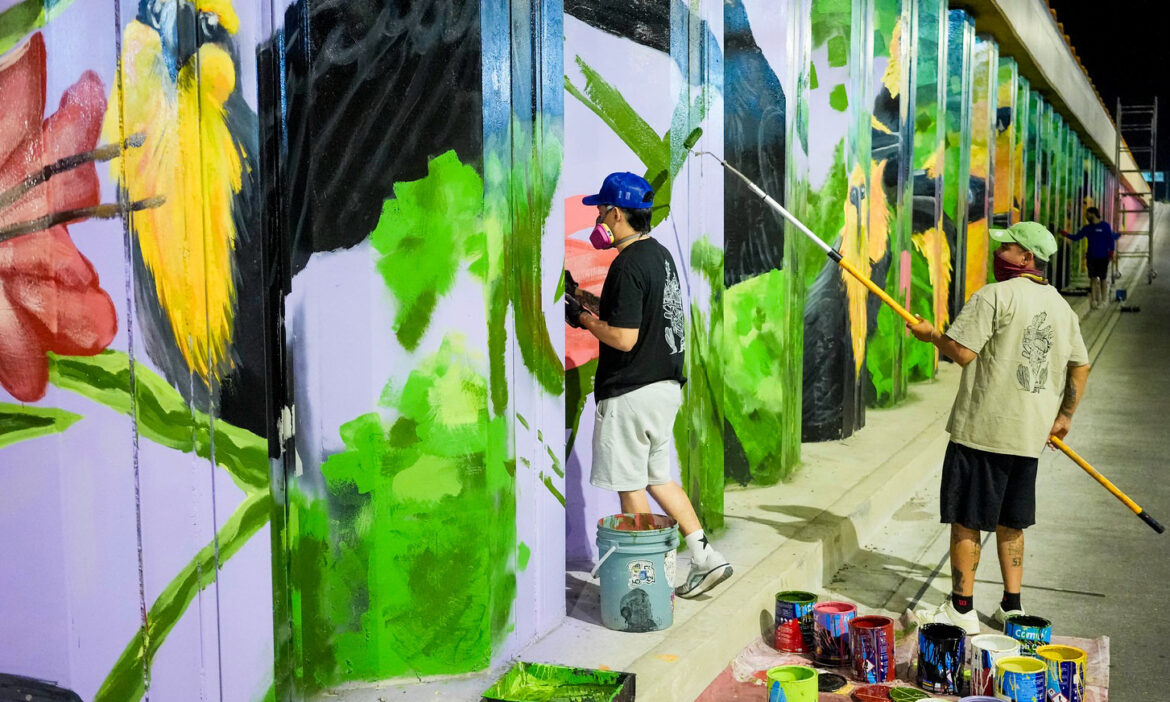 Avanza mural en el paso a desnivel de Colosio y Solidaridad a cargo del colectivo Sangre del Desierto