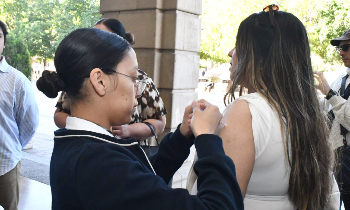 Colocan módulos de vacunación en Palacio Municipal; se suma a Semana Nacional de Salud