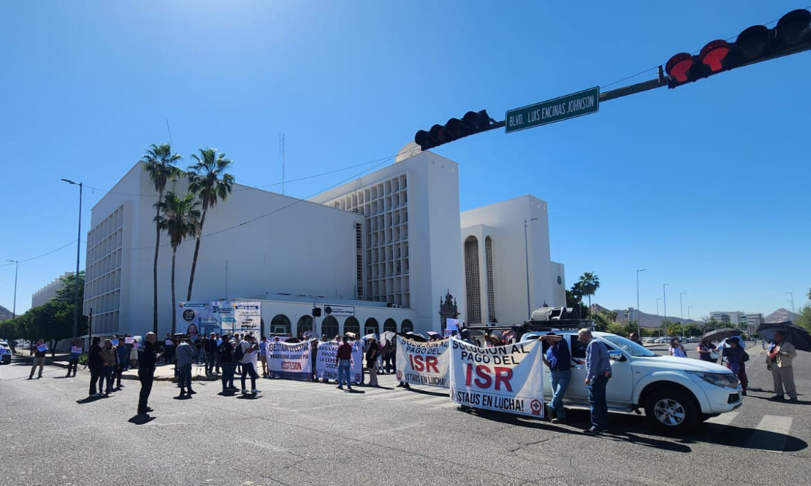 Bloquea Staus transitado crucero para exigir propuestas concretas a su revisión salarial