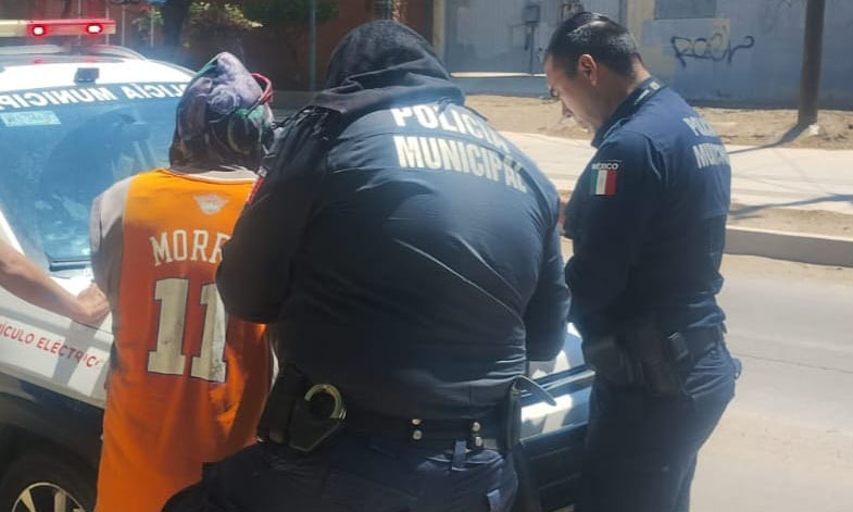 Agentes preventivos capturan a dos portadores de arma blanca