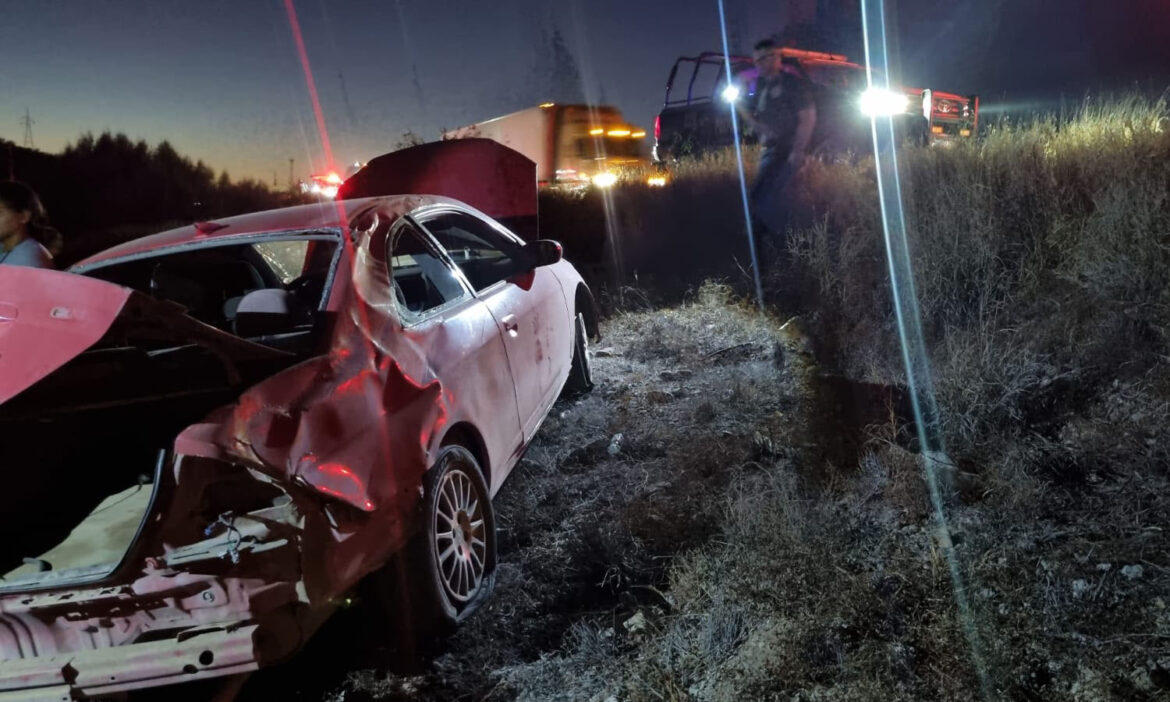 Resultan jóvenes lesionadas en volcar automóvil al sur de Empalme