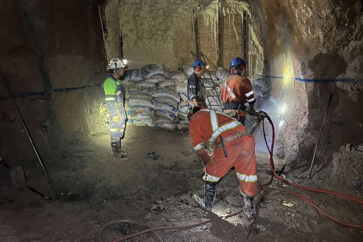 Refuerzan estructura en mina Santa Fe para avanzar en rescate de trabajadores