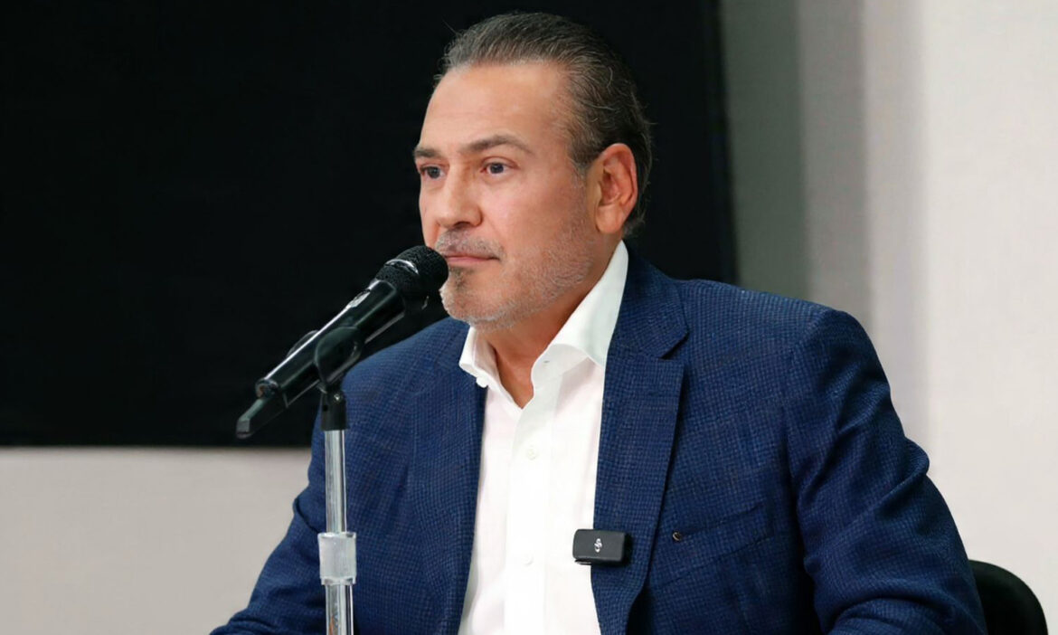 Pide Beltrones licencia en el Senado