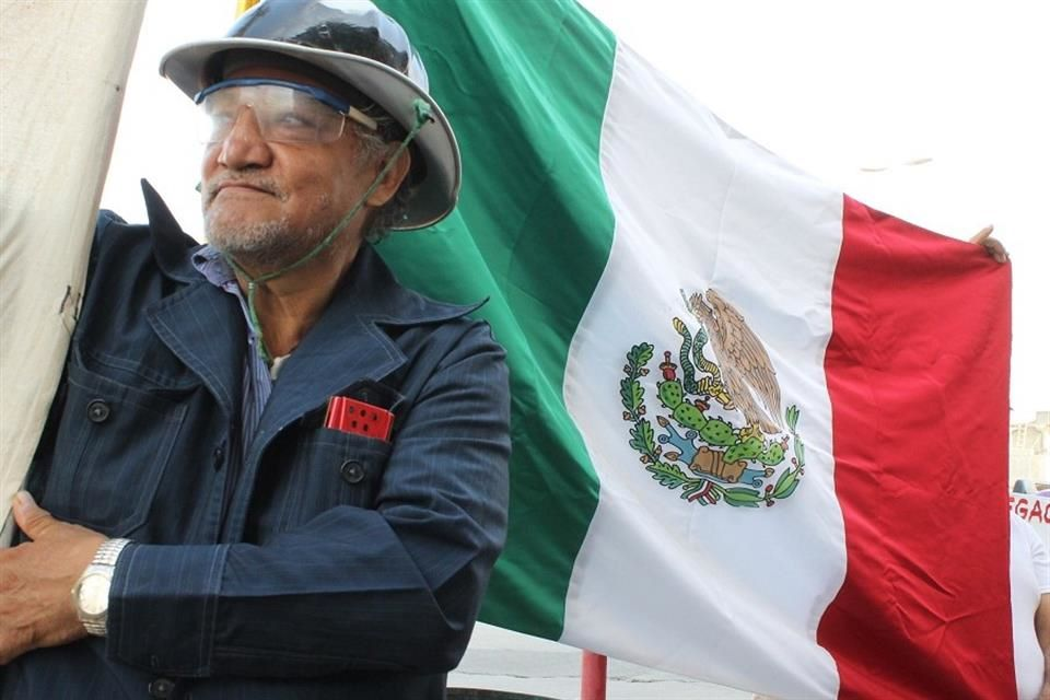 Jubilados de Pemex defienden sus pensiones ante reforma