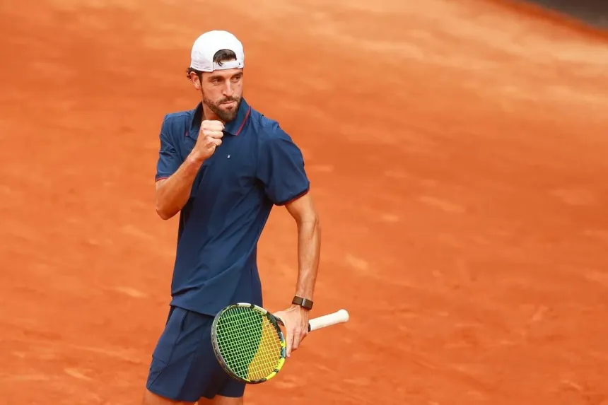 Alejandro Hernández avanza en CDMX