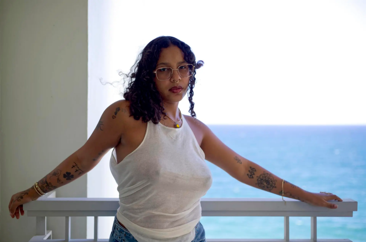 Sagrado Corazón de Jesús es usado en polémica de Tokischa