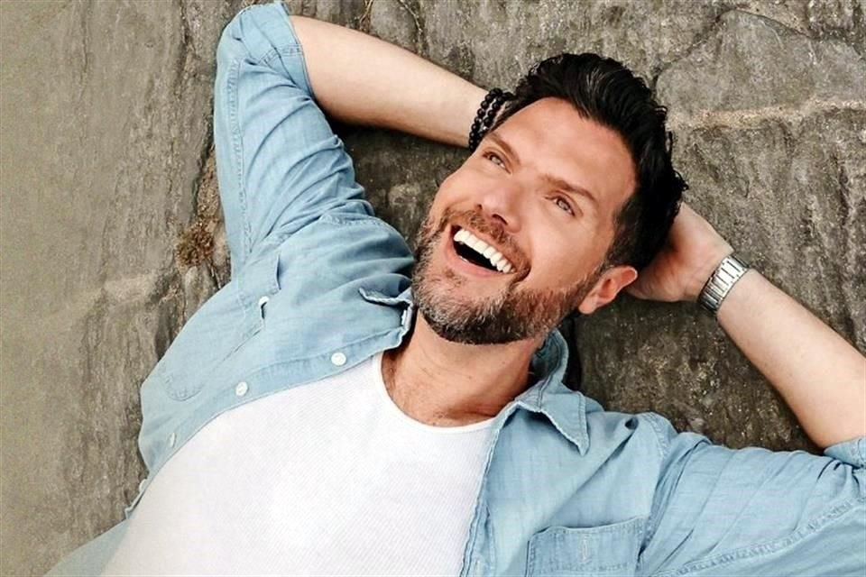 Mauricio Martínez celebra estar libre de cáncer