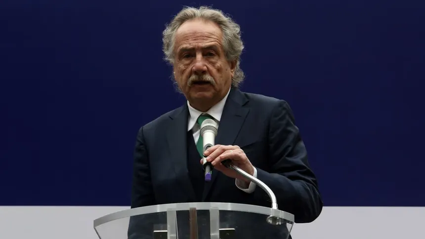 Homenaje a Decio de María por su trayectoria en el fútbol mexicano