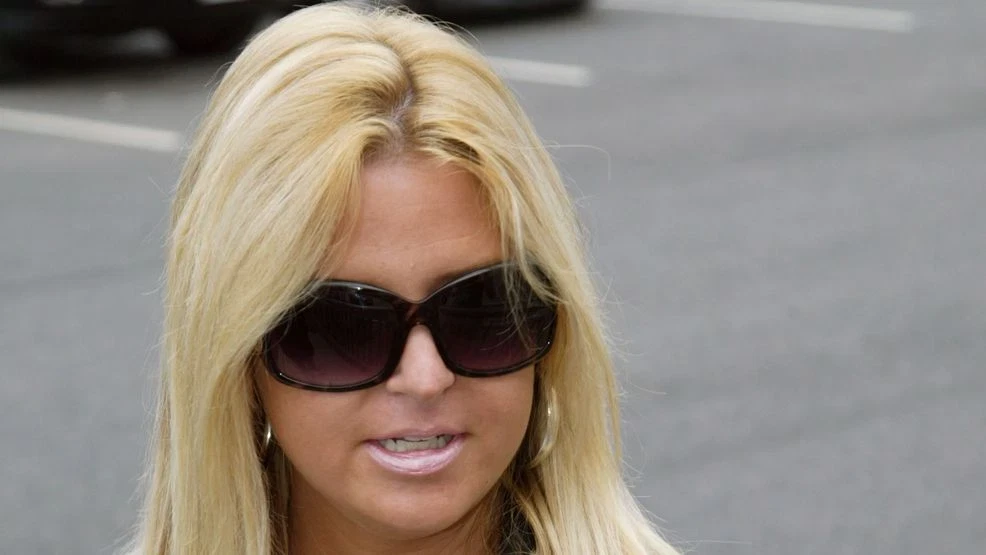 Kate Lohan enfrenta cargos tras atacar a Michael Lohan