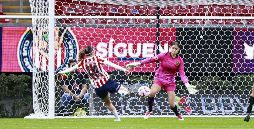 Bravas y Chivas dividen puntos