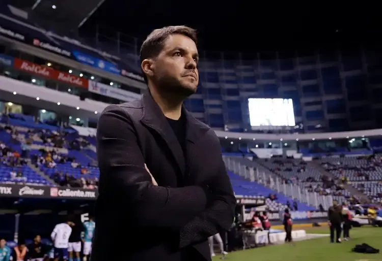 Larcamón expresa frustración tras su salida de Cruz Azul