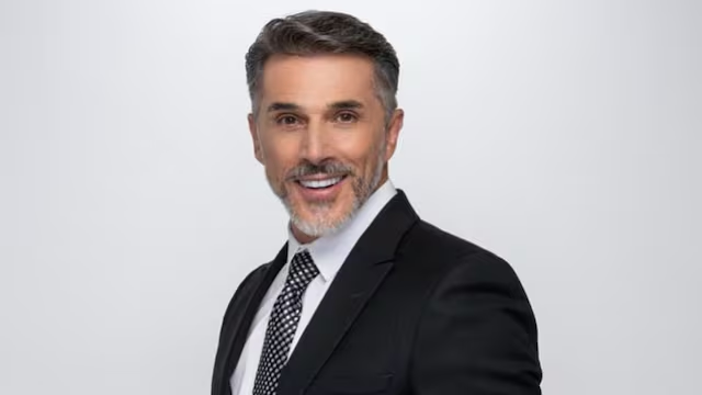 Sergio Mayer Bretón: desata críticas por dormir en sesiones