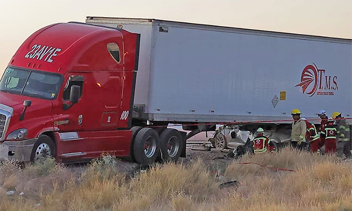 Muere al impactarse con tráiler en la carretera Hermosillo-Guaymas