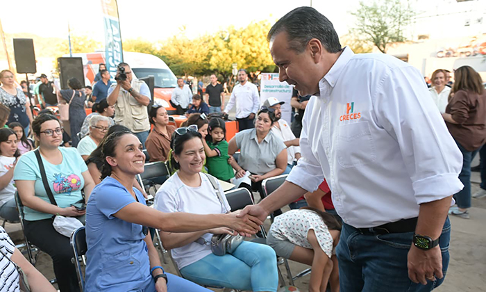 Atiende Toño Astiazarán a residentes de Urbi Villa del Cedro