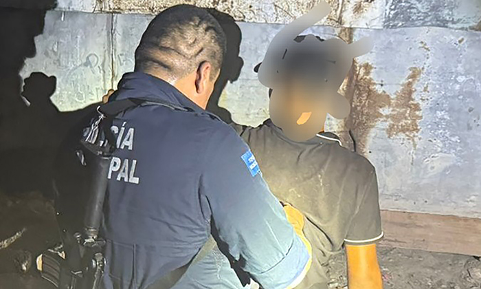 Someten a par de individuos con armas prohibidas en la comisaría Miguel Alemán