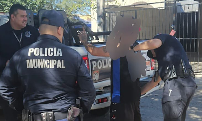 Arrastra a su madre en su casa y lo apresan en la colonia San Luis