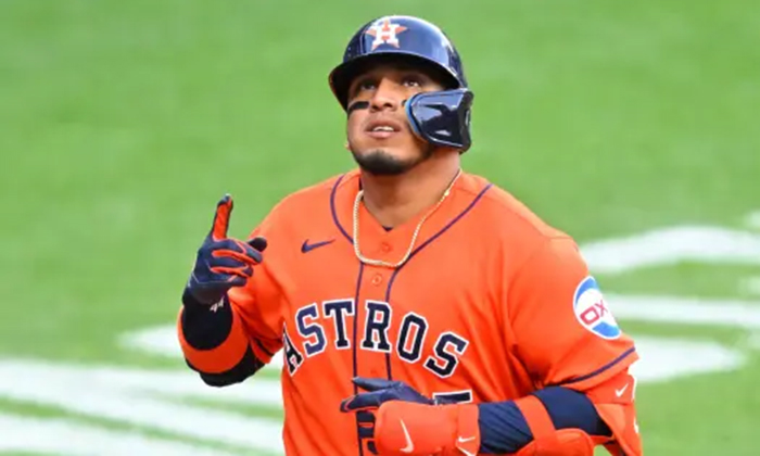 Luce Isaac Paredes encendido con el bat