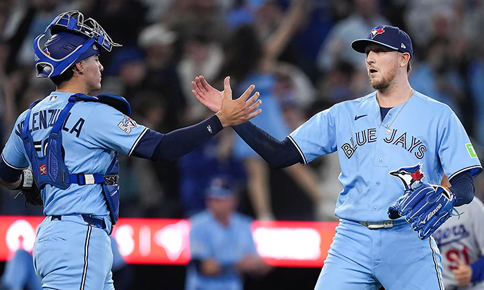 Vence Azulejos a Dodgers por 4-3; Evitan “barrida”