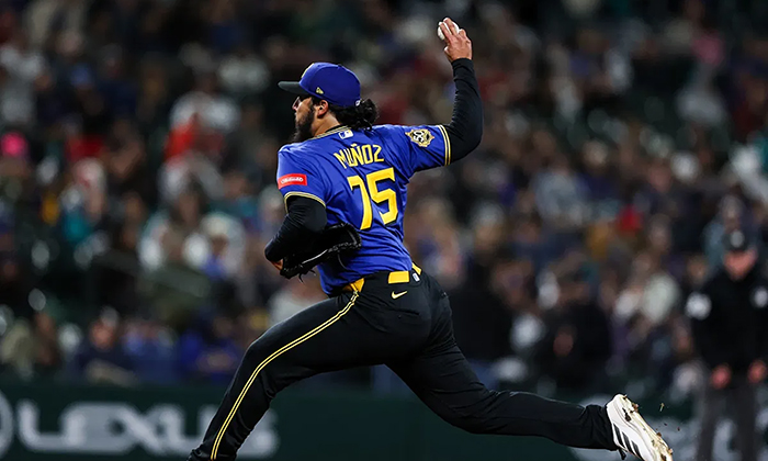 Logra Andrés Muñoz su primer salvamento