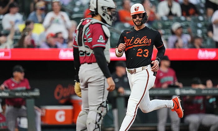Remontan Orioles y se imponen a Diamondbacks