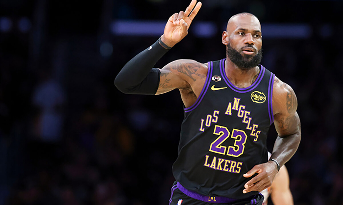 Lakers apabulla a Phoenix por 101 a 73