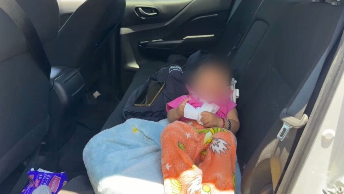 Abandonan a bebé en taxi por aplicación en Ecatepec; DIF resguarda al menor