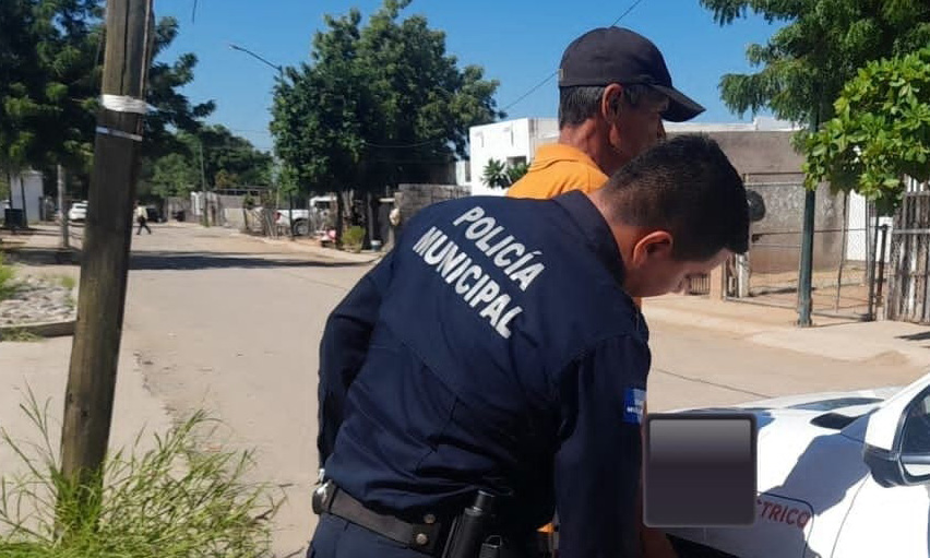Detienen a par de agresores de su progenitora en la comisaría Miguel Alemán