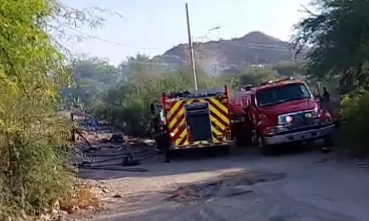 Arrasa incendio con dos viviendas en la colonia Bella Vista