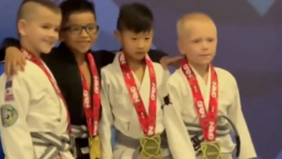 Noble gesto de pequeño campeón mexicano de jiu-jitsu se vuelve viral