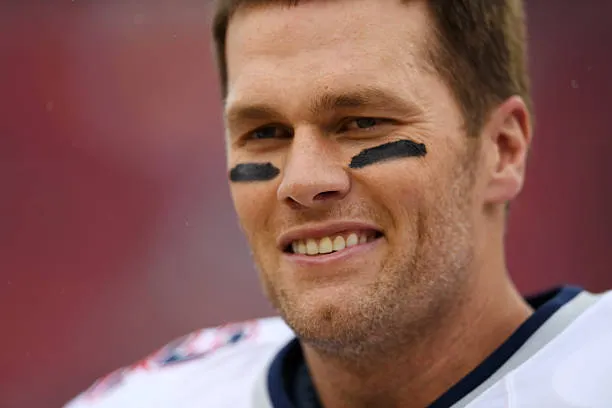 Tom Brady asume control total de las decisiones en los Raiders