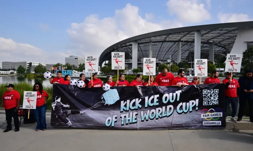 Latente amenaza de huelga de trabajadores del SoFi Stadium por presencia del ICE