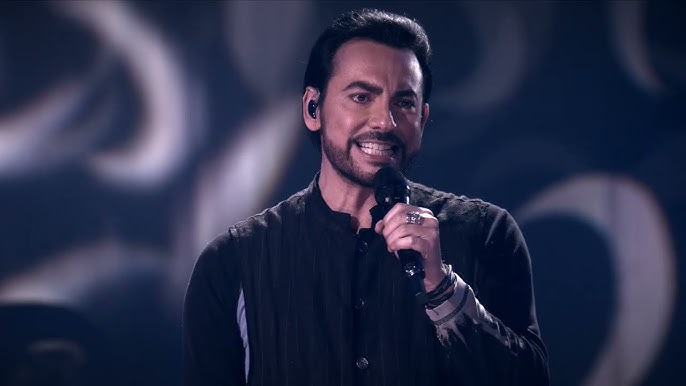 Beto Cuevas regala un concierto improvisado para el susto