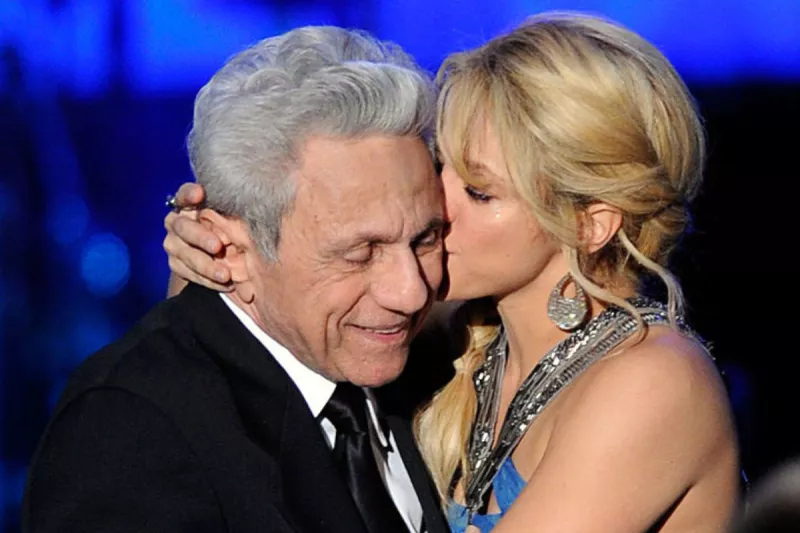 Shakira viaja a Barranquilla por hospitalización de su papá